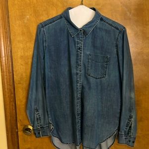 Athlete sz M chambray women’s shirt with split hem